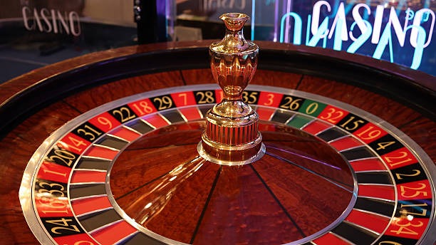 Live Baccarat table interface on snowbet88 with multi-camera feed